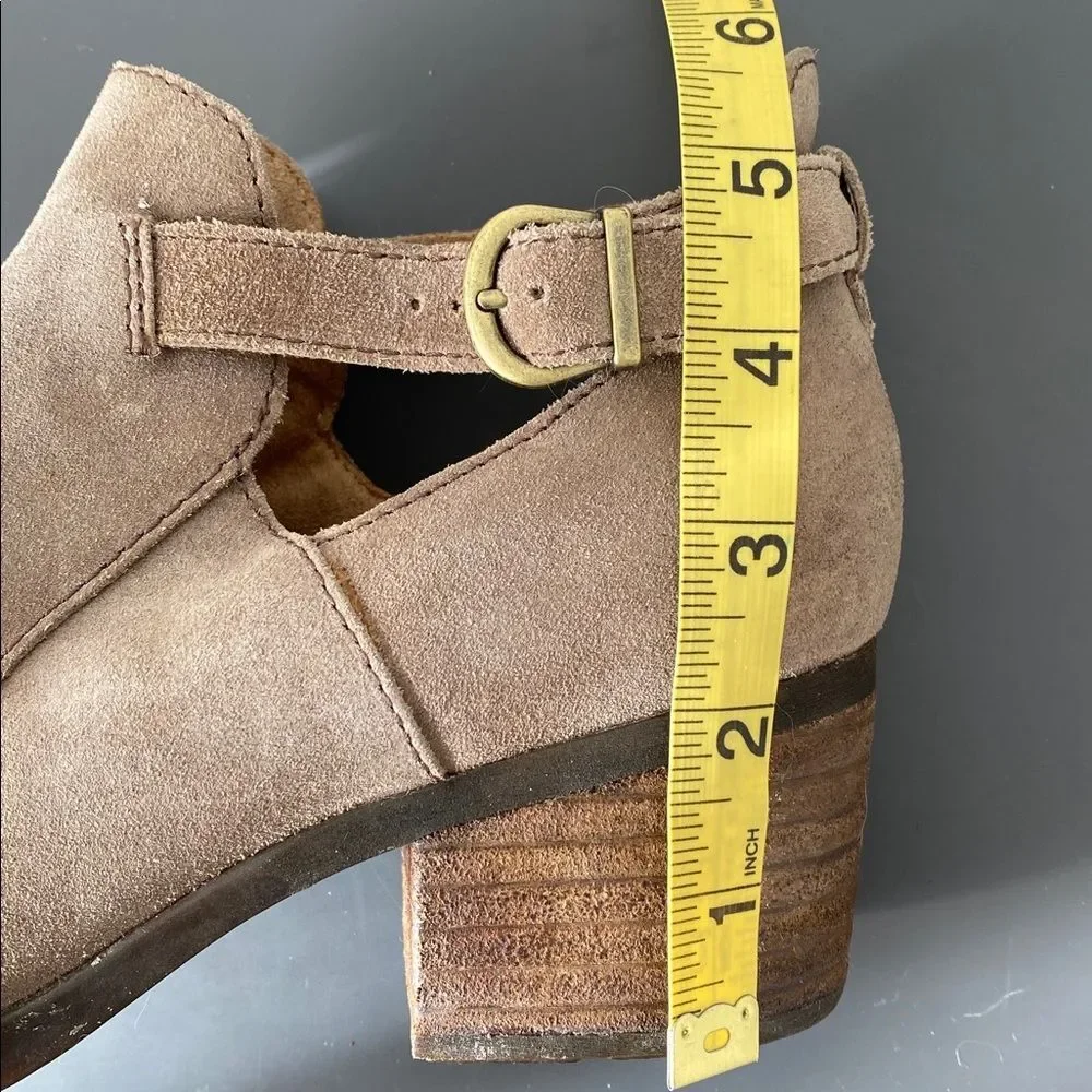 Born Women’s Tan Suede Buckle Heeled Boots Bootie Sz 8 Boho Chic Western Cottage